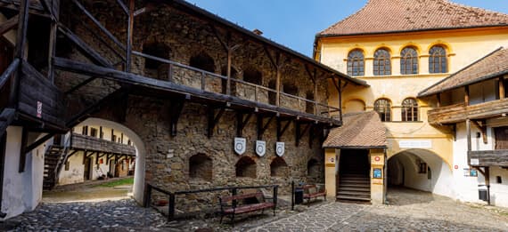 Tara Barsei β o zi printre cetati sasesti si povesti medievale