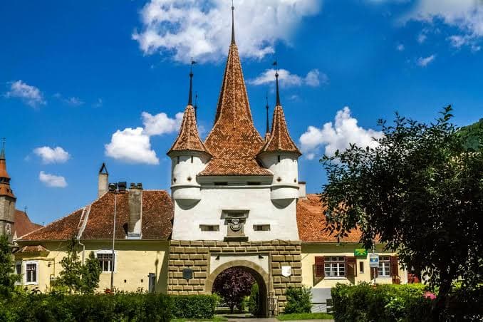Tara Barsei β o zi printre cetati sasesti si povesti medievale