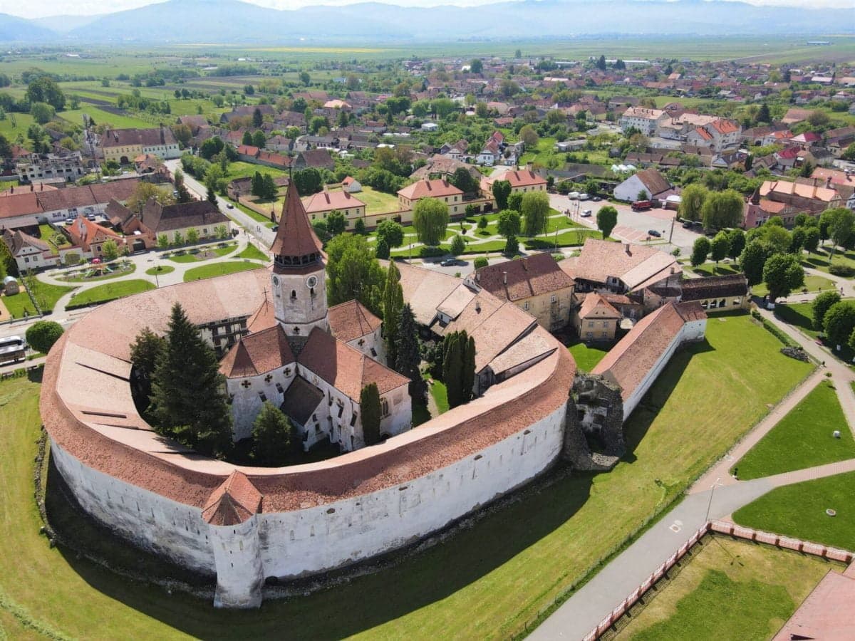 Tara Barsei β o zi printre cetati sasesti si povesti medievale